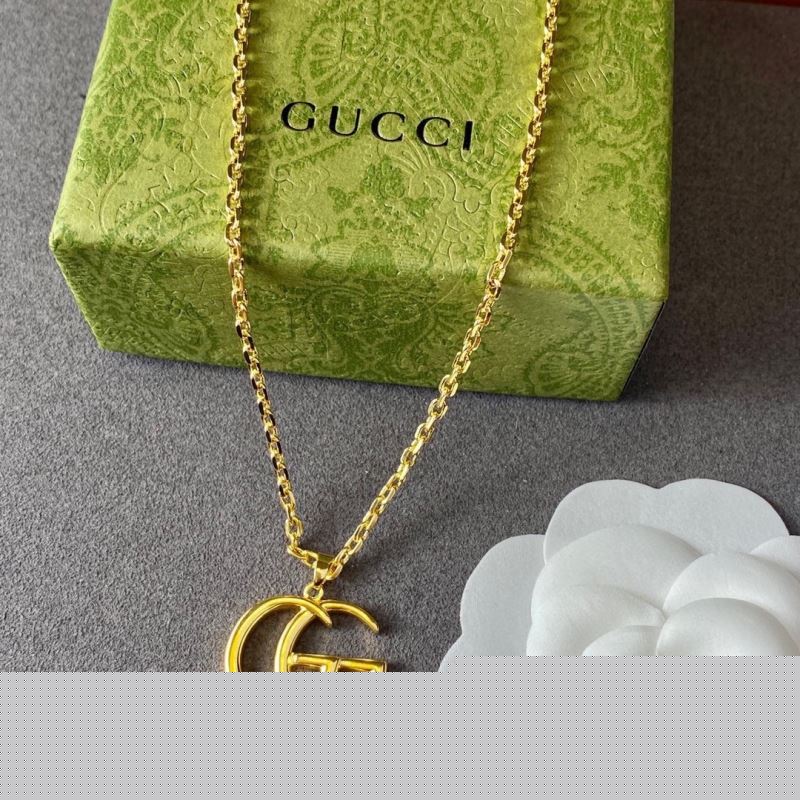 G*u*i necklaces